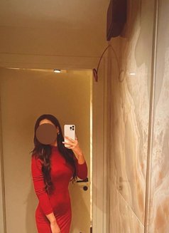 Sabrina - escort in Singapore Photo 3 of 7