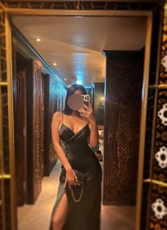 Sabrina - escort in Singapore Photo 4 of 7