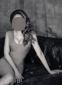 Sabrina - escort in Singapore Photo 5 of 7