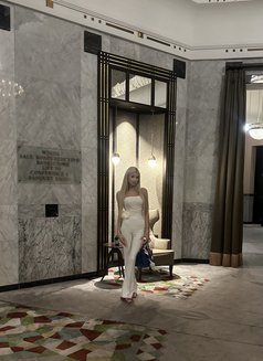 Adrianna - Transsexual escort in Dubai Photo 1 of 9