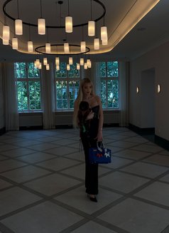 Adrianna - Transsexual escort in Dubai Photo 4 of 9