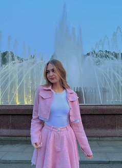 Sabrina - puta in Dubai Photo 8 of 11