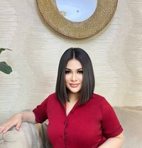 Sabrina professional with massage table - masseuse in Riyadh