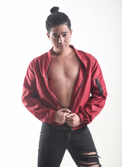 ASIX - Male escort in Makati City Photo 2 of 6