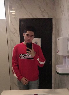 ASIX - Male escort in Makati City Photo 5 of 6