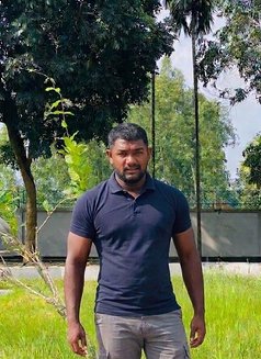 Sadaf Bull - Intérprete masculino de adultos in Dhaka Photo 9 of 9