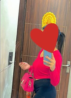 Sadhna - puta in New Delhi Photo 1 of 2