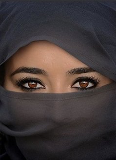 Arabic Iraqi lady - puta in Doha Photo 1 of 2