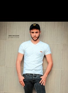 Safe top - Acompañantes masculino in Beirut Photo 2 of 7