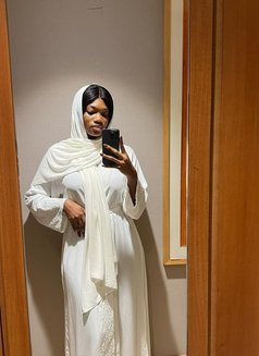 Safeera - puta in Muscat Photo 3 of 4