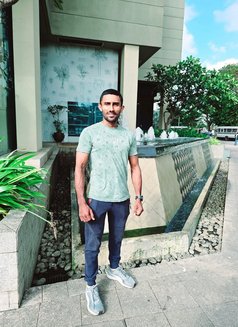 Safran - Acompañantes masculino in Colombo Photo 1 of 5