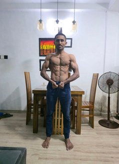 Safran - Acompañantes masculino in Colombo Photo 5 of 5