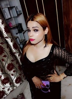 Sahrya - Transsexual escort in New Delhi Photo 5 of 8