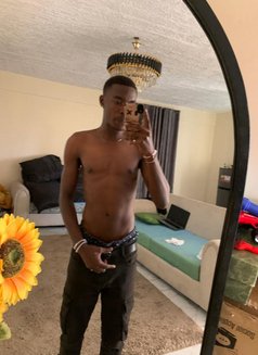 Saint - Acompañantes masculino in Nairobi Photo 1 of 2