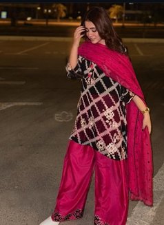 Saira Dxb - puta in Dubai Photo 1 of 5