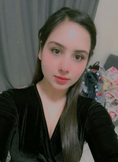 Saisha - puta in Dubai Photo 1 of 3