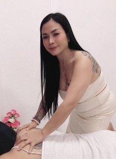 Saiya Thai massage professional - puta in Muscat Photo 3 of 4