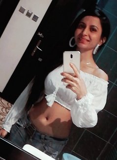 Jia - escort in Dubai Photo 4 of 5