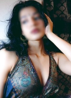 ꧁ Simran here for meet & Cam show꧂ - puta in Bangalore Photo 1 of 1