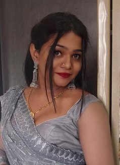 Sakshi - puta in Ahmedabad Photo 1 of 3