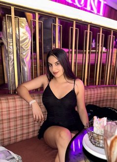 Sakshi - puta in Hong Kong Photo 1 of 2