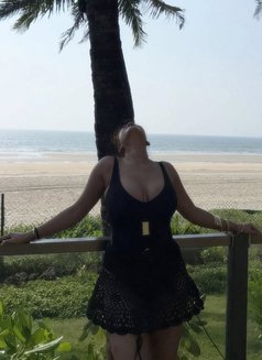 Sakshi - puta in Mumbai Photo 1 of 3