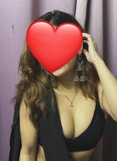 Sakshi - puta in New Delhi Photo 3 of 3