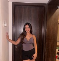 Sakshi - puta in Noida Photo 1 of 4
