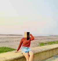 Sakshi - puta in Surat