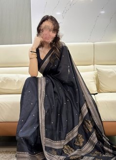 Sakshi Joshi Escort Service 24 Hours - puta in Kochi Photo 2 of 3