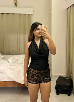 Sakshi Reddy Vip Escort Service - puta in Hyderabad Photo 2 of 2