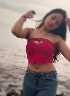 Sakshi Singh - escort in Hyderabad Photo 1 of 6