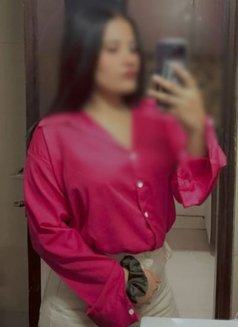 Sakshi Vip Girl - Agencia de putas in Gurgaon Photo 2 of 2