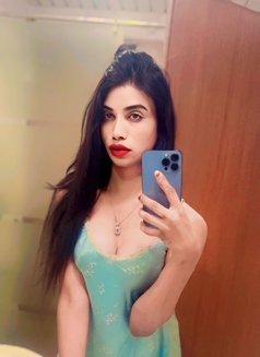 Saleena - Transsexual escort in Pune Photo 3 of 6