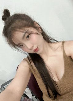 Salia - puta in Jakarta Photo 2 of 5