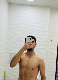 Salikh - Male escort in İstanbul Photo 2 of 4