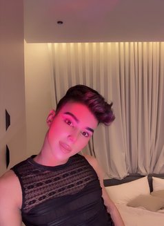 Salim - Male escort in Riyadh Photo 5 of 7