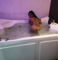 Salin - Acompañantes transexual in New Delhi