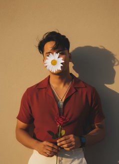 Salin - Acompañantes masculino in Kathmandu Photo 2 of 4