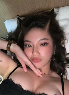 Saliva Full Service - puta in Muscat Photo 3 of 6