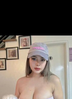 Sally - puta in Hofuf Photo 3 of 3