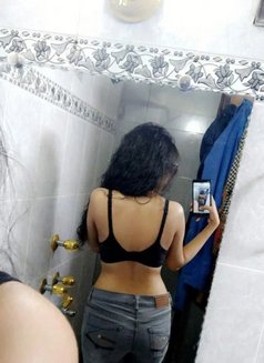 Sally - escort in Cairo Photo 1 of 4