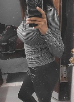 Sally - escort in Cairo Photo 3 of 4