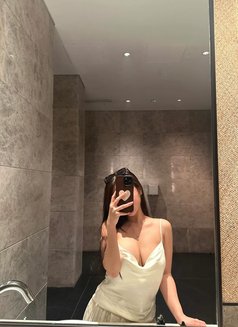 Sally - escort in Dubai Photo 2 of 8