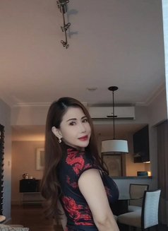 Sally - escort in Manila Photo 8 of 9