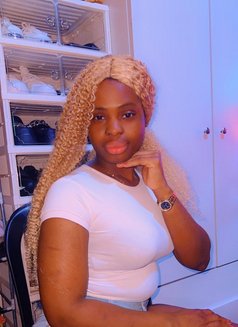 Sally - escort in Beirut Photo 2 of 7