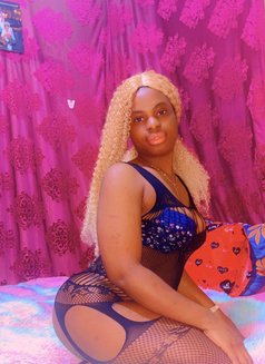 Sally - escort in Beirut Photo 3 of 7