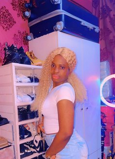 Sally - escort in Beirut Photo 4 of 7