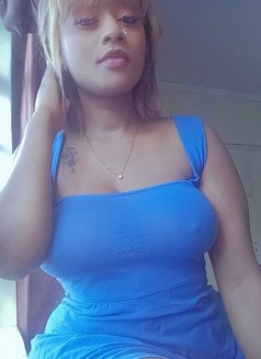 Sally - puta in Nairobi Photo 4 of 6