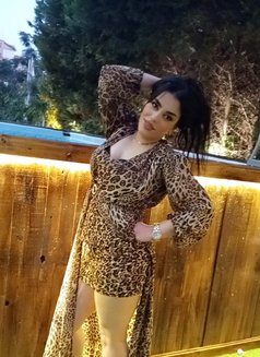 Sally - puta in Beirut Photo 2 of 4